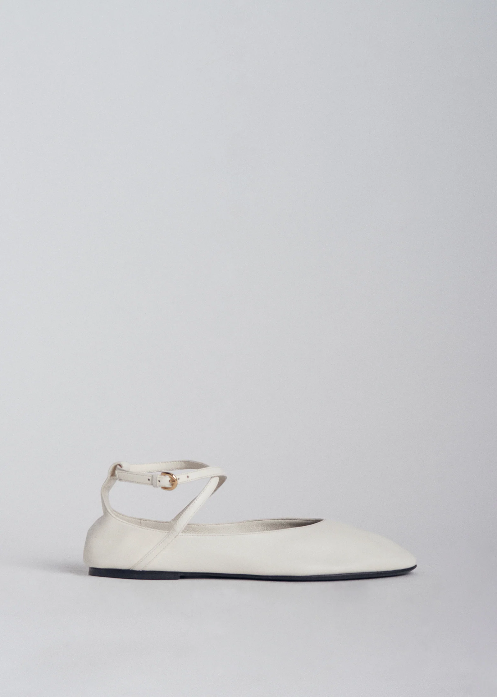 Round Toe Ballerina Flat in Ivory