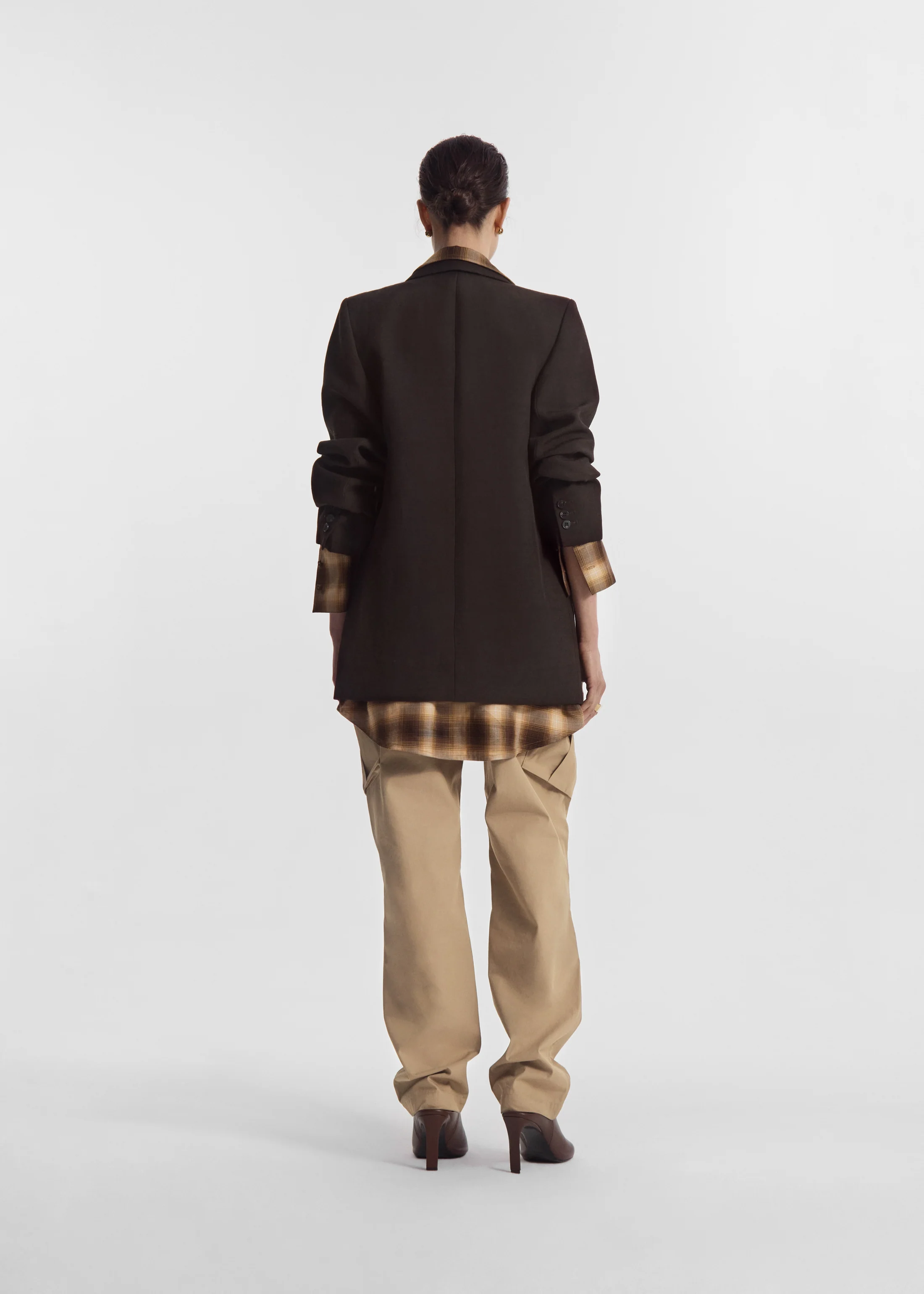 Boyfriend Blazer in Linen - Chocolate - Image 3