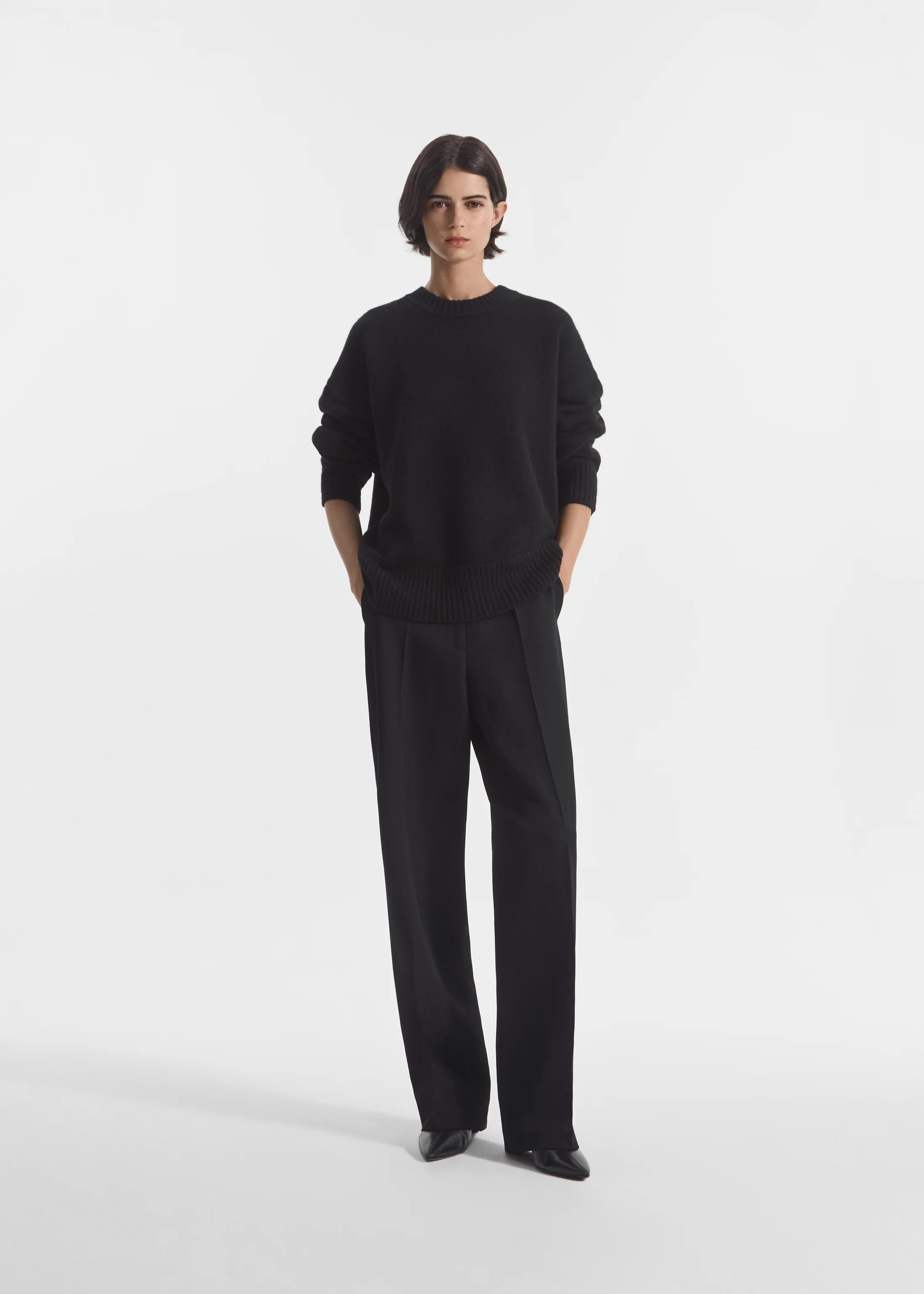 Boyfriend Crew Neck in Wool Cashmere - Black - Image 3