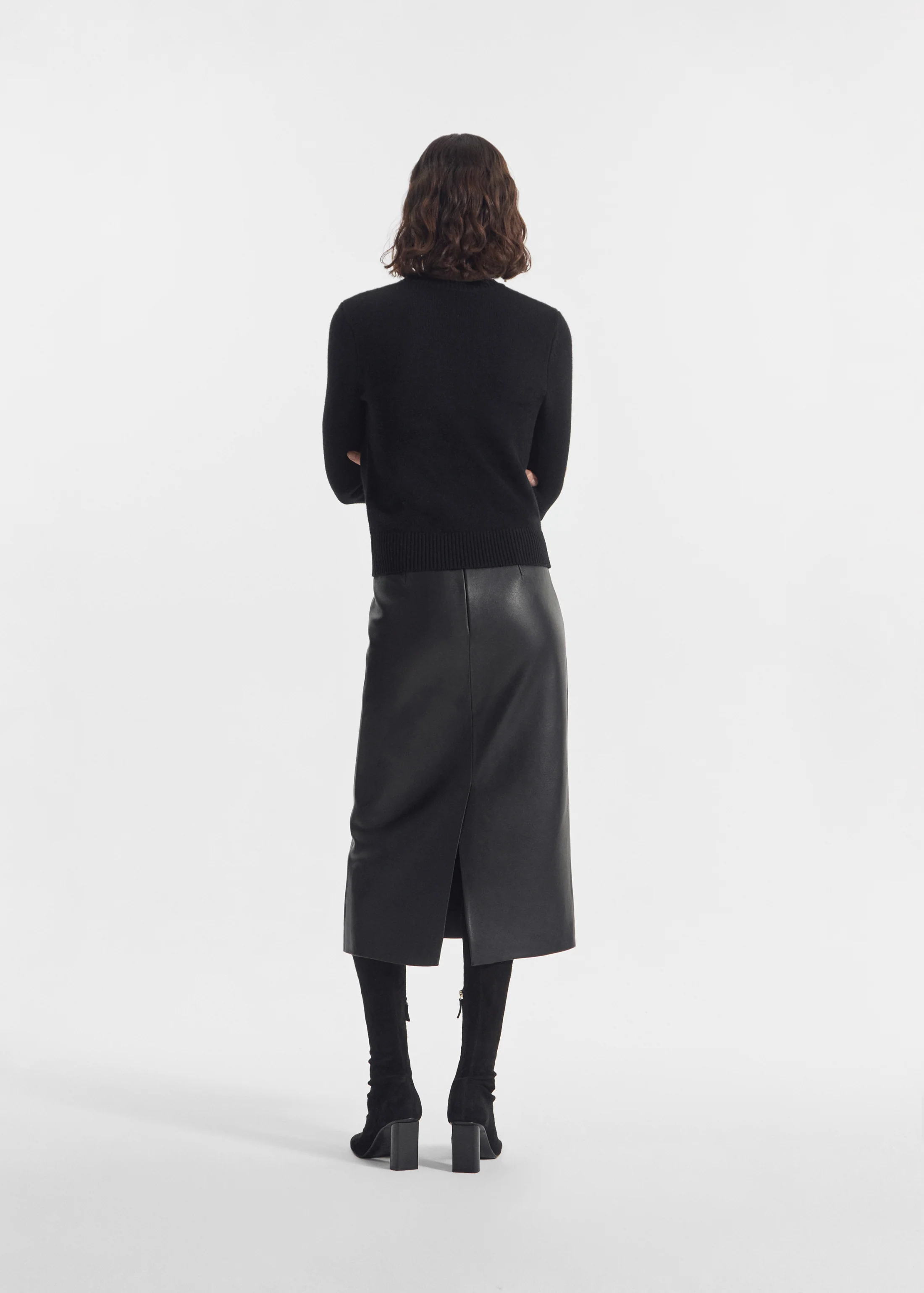 Crew Sweater in Cashmere - Black - Image 3