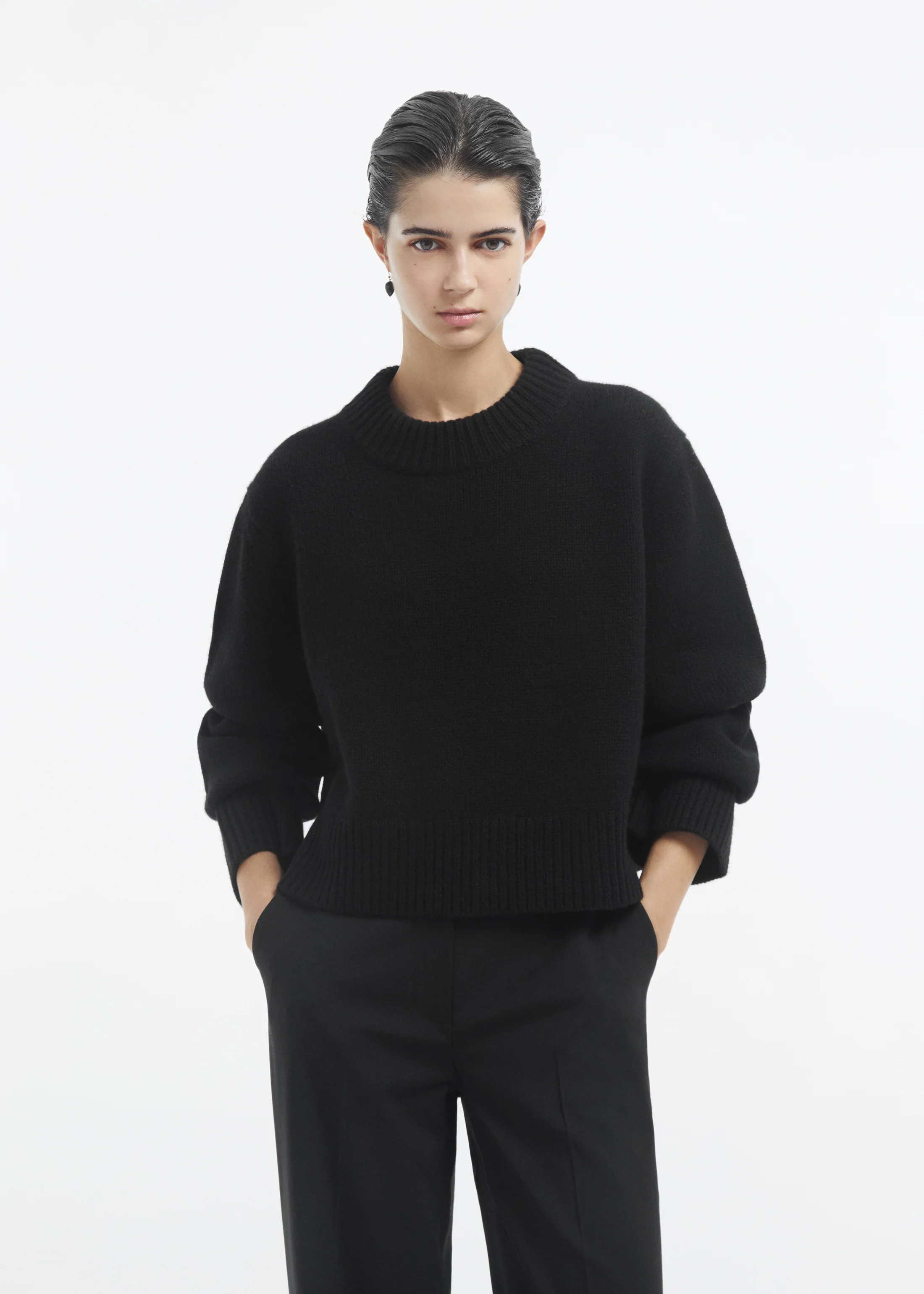 Cropped Oversized Sweater in Cashmere - Black
