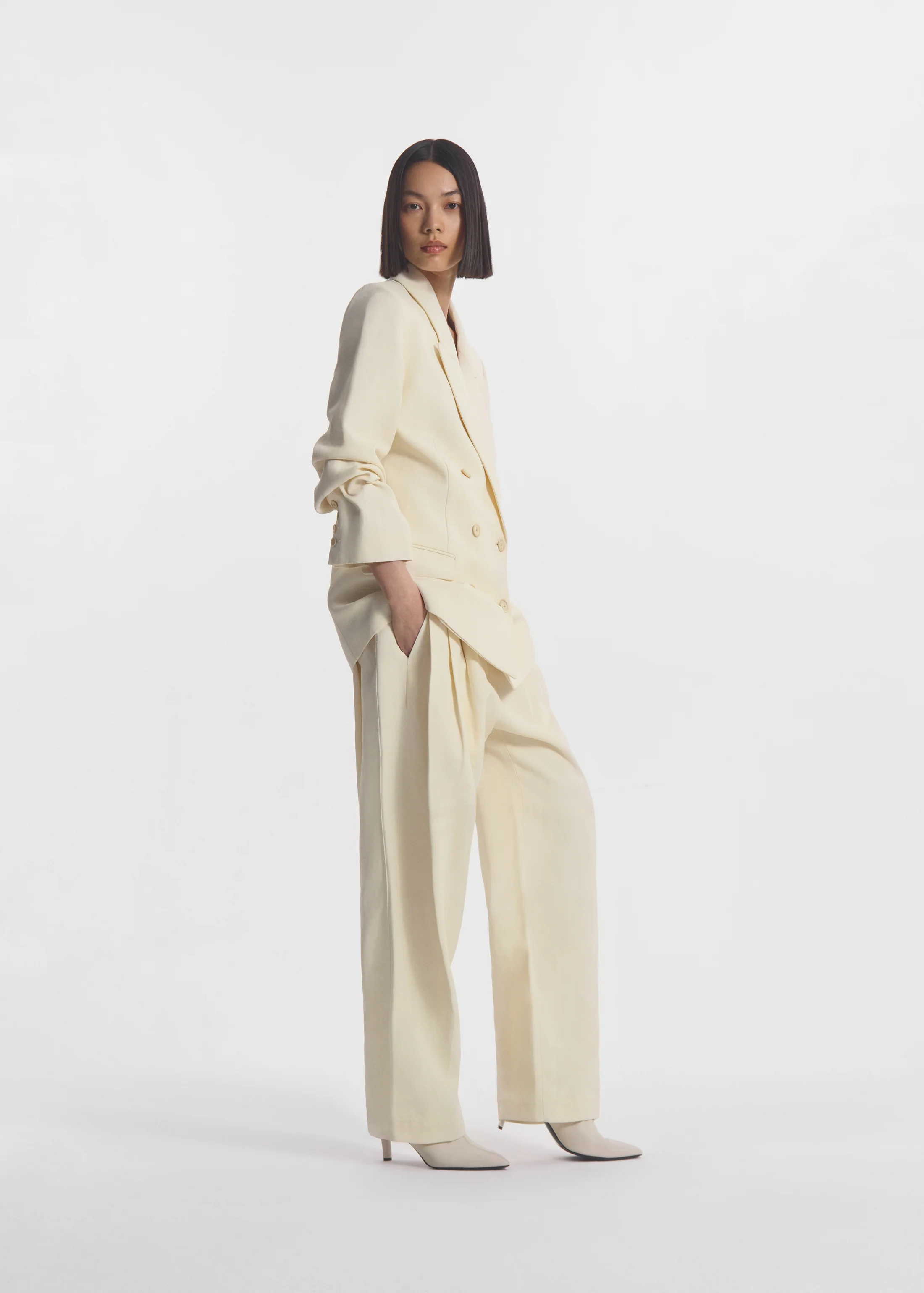 Double Breasted Blazer in Linen - Pearl - Image 3