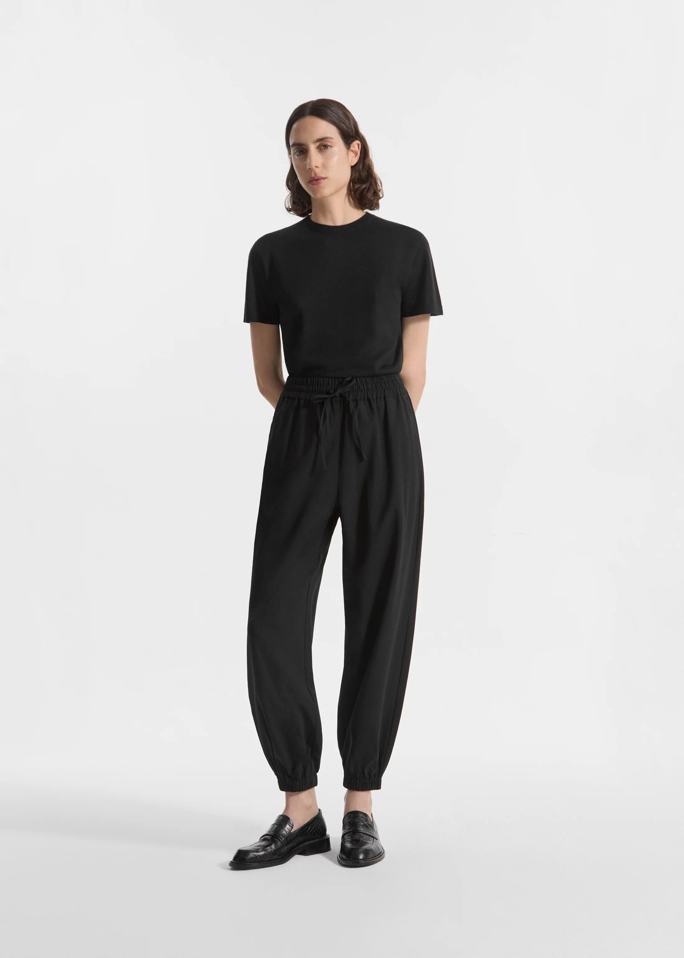 T-Shirt in Fine Cashmere - Black - Image 4