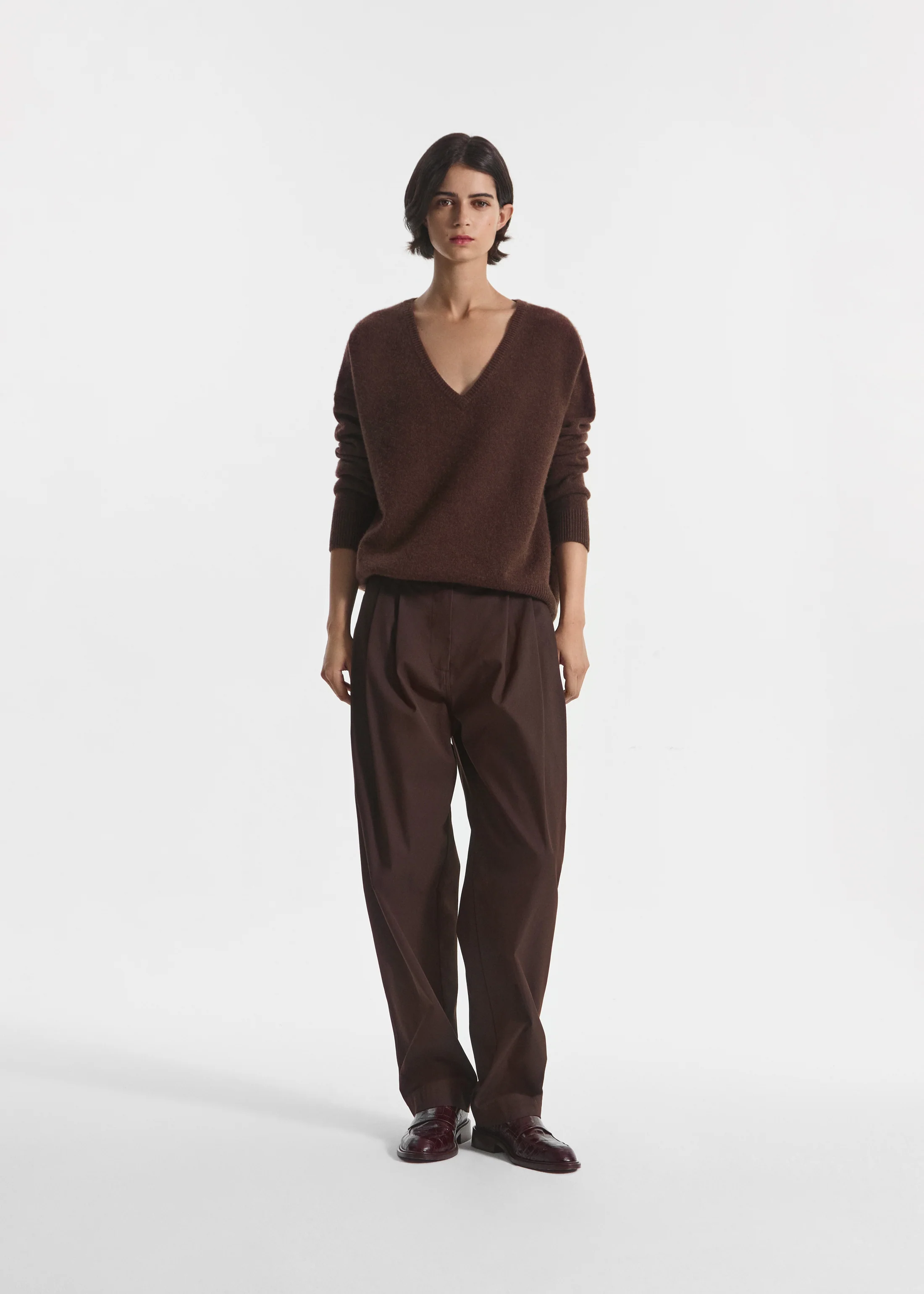 V-Neck Sweater in Cashmere - Brown - Image 3