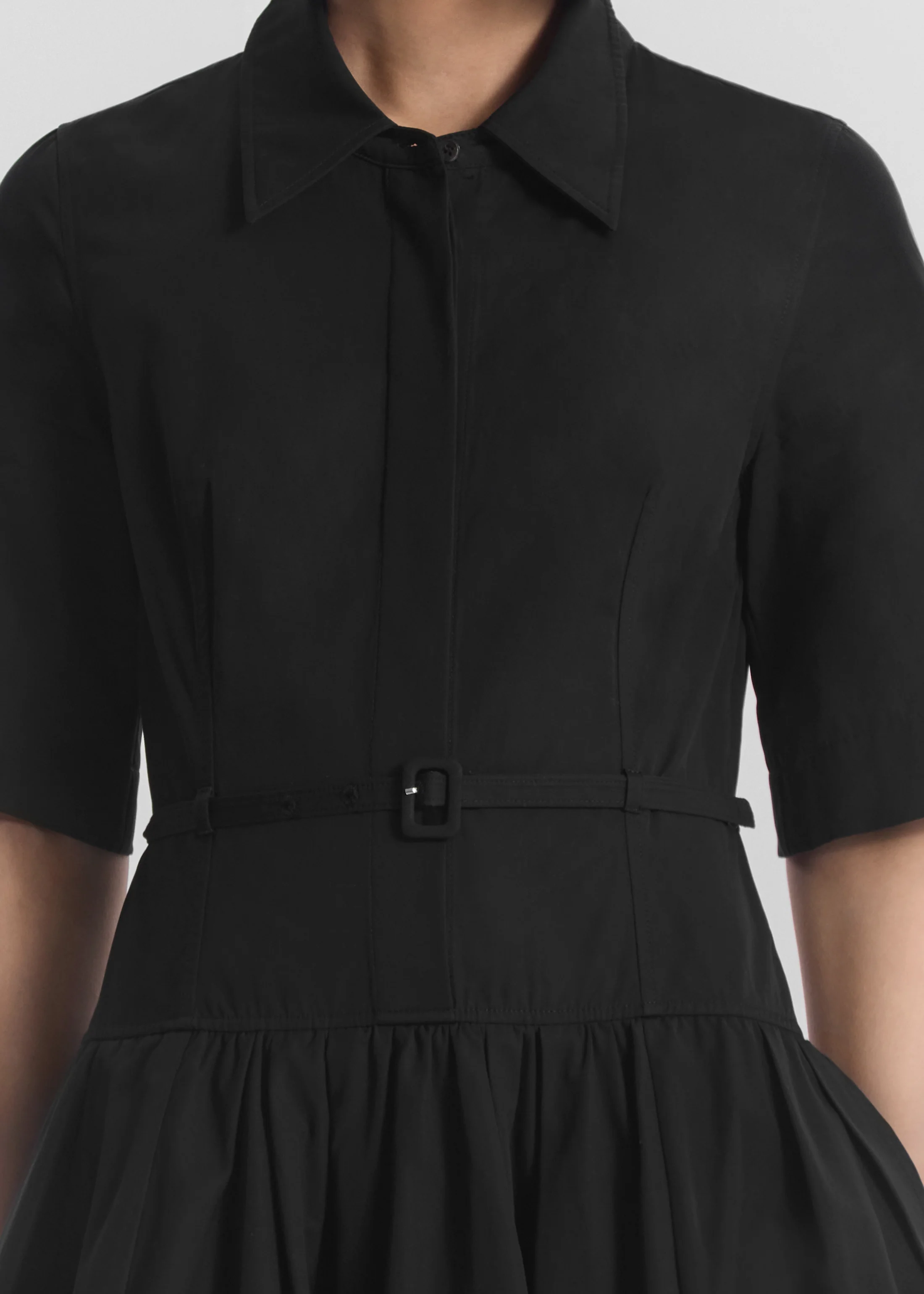 Short Sleeve Belted Dress in Cotton Poplin -  Black - Image 5