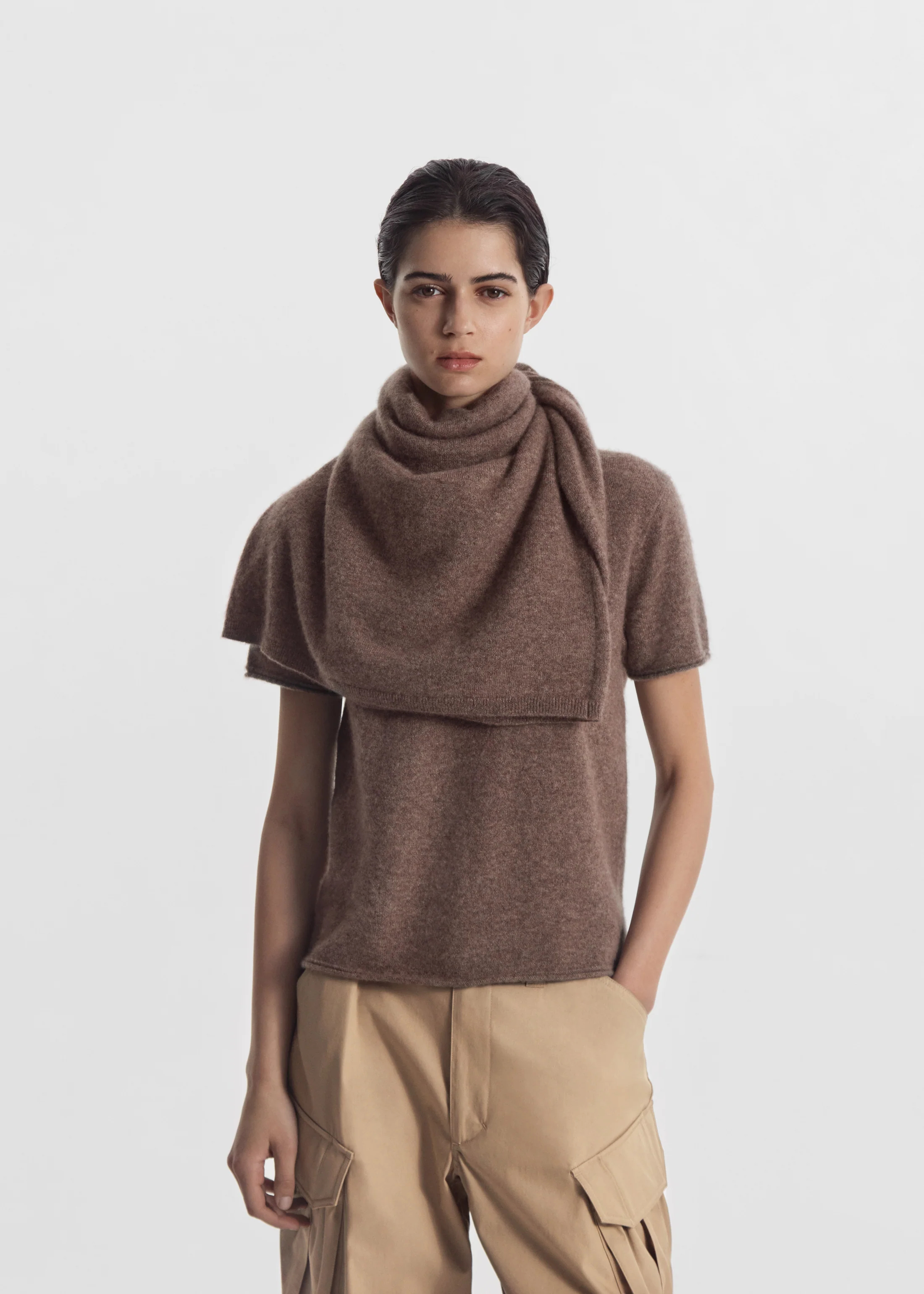 Short Sleeve T-Shirt in Cashmere Silk - Hazelnut - Image 2