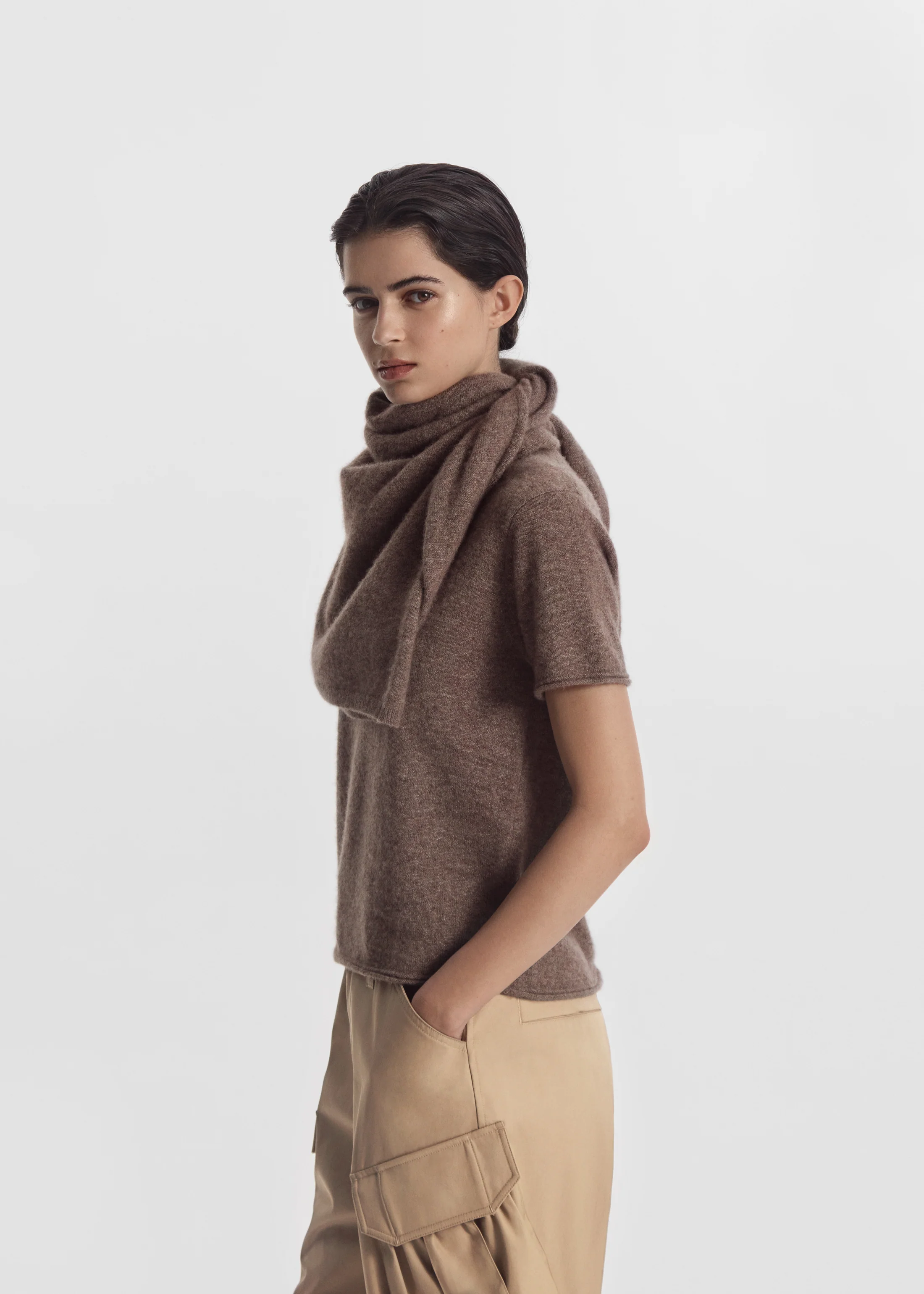 Short Sleeve T-Shirt in Cashmere Silk - Hazelnut - Image 3