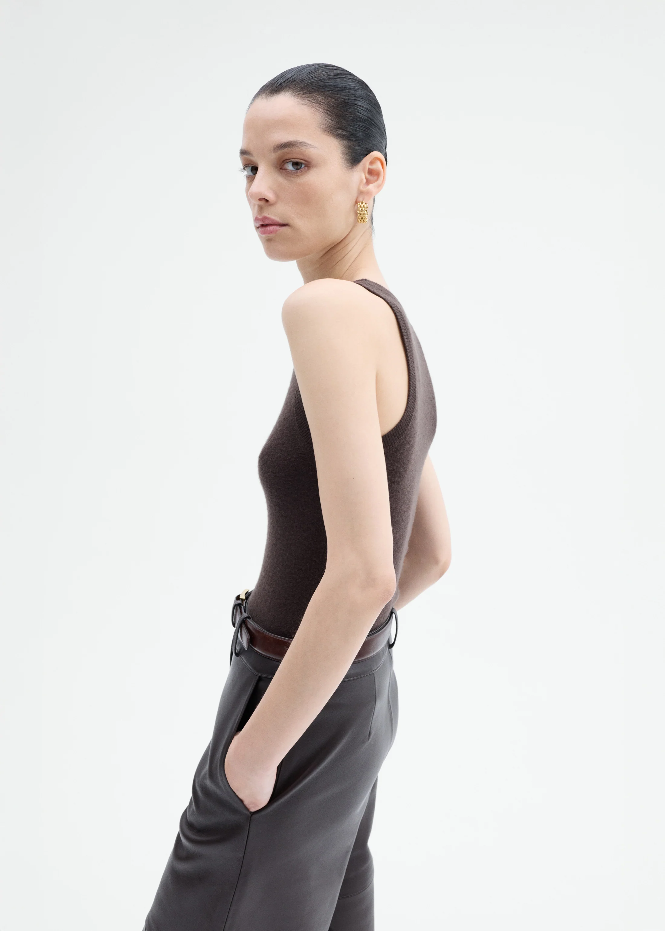 Tank Top in Fine Cashmere - Chocolate - Image 2