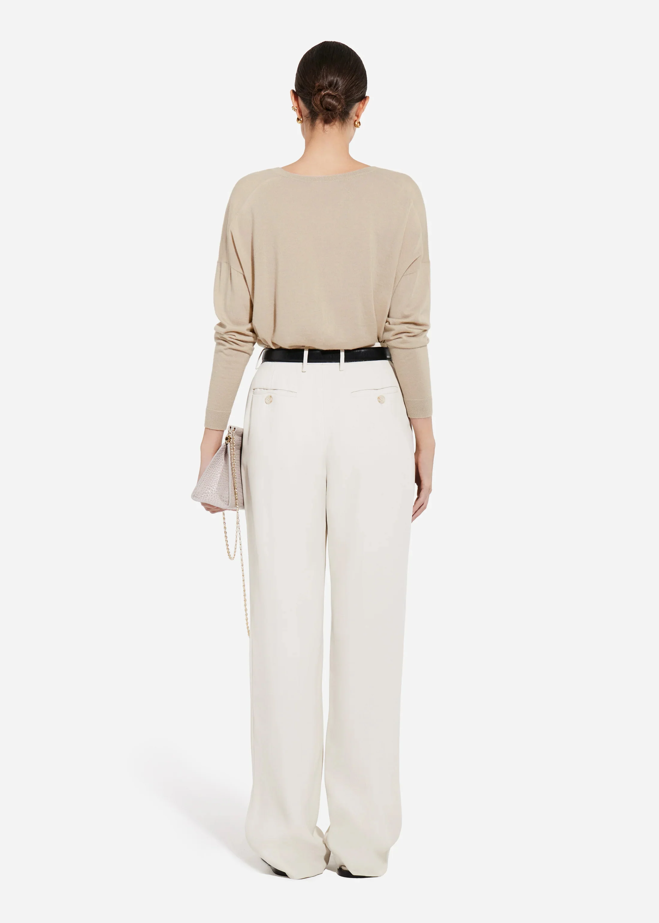 V-Neck Sweater in Fine Cashmere - Chestnut - Image 2