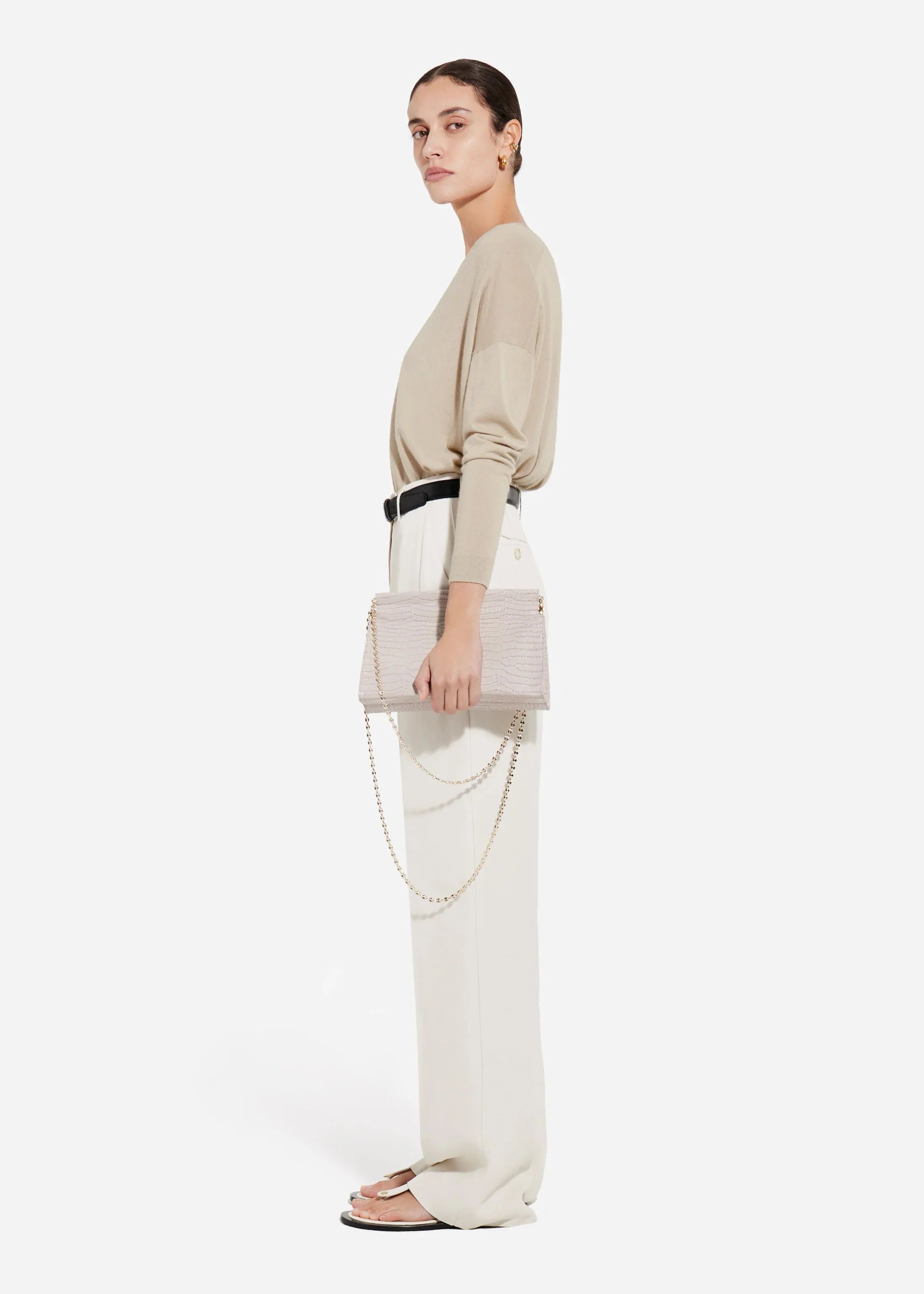 V-Neck Sweater in Fine Cashmere - Chestnut - Image 3