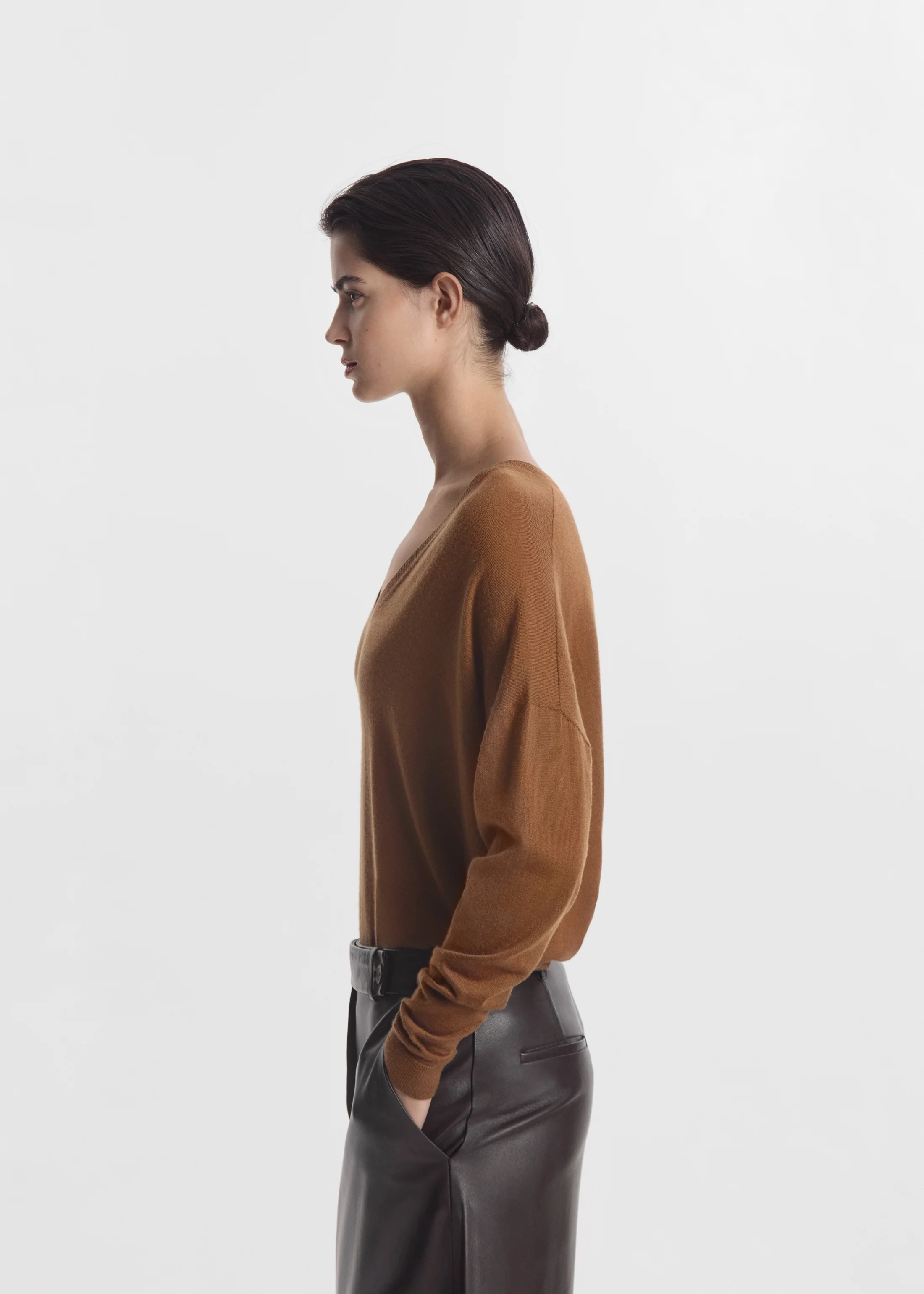 V-Neck Sweater in Fine Cashmere - Ginger - Image 3